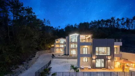 Gyeongju Maribel 317 Pool Villa Pension Отели рядом с достопримечательностью «Submerged Tomb of King Munmu»