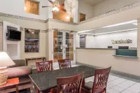 Super 8 by Wyndham Monett
