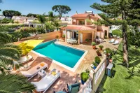 4 Bedrooms Private Pool Close to All Amenities