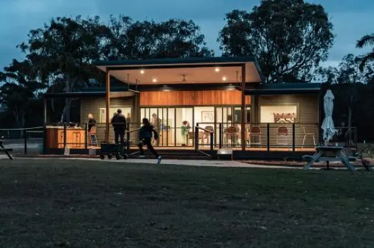 塔斯拉海灘生態露營地