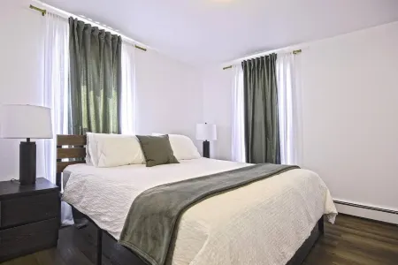 Sherby Prestige - Parking, King Bed, Sleeps 6 Отели в г. Шербрук