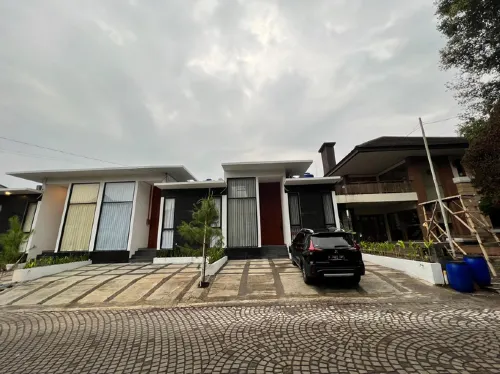 Villa Istana Bunga Amethyst V-89 5 Bedroom With Private Pool and Karaoke Set