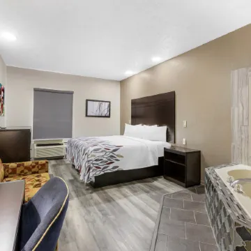 Red Roof Inn & Suites Clinton, MS