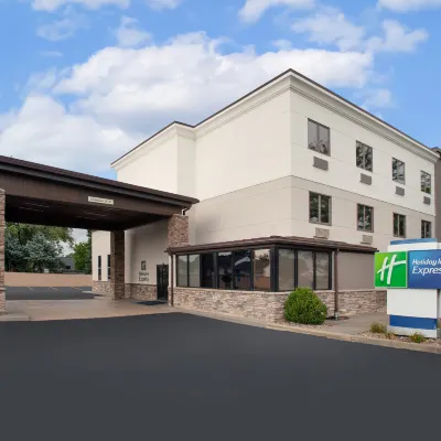 Holiday Inn Express 克利夫蘭機場 - 布魯克公園 鄰近西公园的酒店