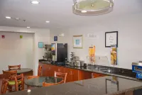 Microtel Inn & Suites by Wyndham Daphne/Mobile - breakfast