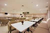 Grand Whiz Megamas Manado - petit déjeuner