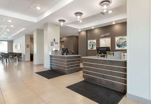 깔끔하게 정돈된 조식 서비스 구역