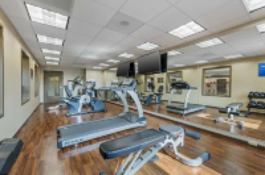 คอมฟอร์ต อินน์แอนด์สวีทส์