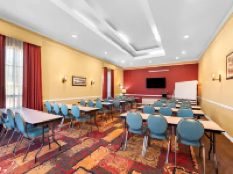 ชัวร์สเตย์พลัส บายเบสท์เวสเทิร์น ซานอันโตนิโอ เฟียสตาอินน์ โรงแรมในซานอันโตนิโอ