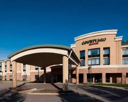 Courtyard Suffolk Chesapeake Hotels in Suffolk