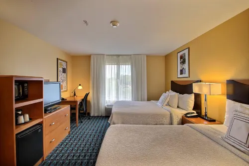 Fairfield Inn & Suites Milwaukee Airport Отели в г. Ок Крик