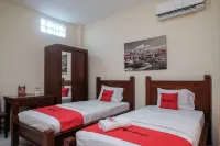 RedDoorz @ Solo Baru Hotels in Grogol