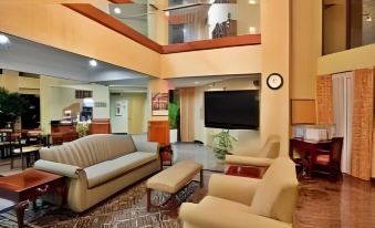 Holiday Inn Express & Suites Lawrenceville