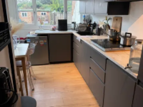 Cozy Double Room in North London with Great Transport Links 鄰近帕默斯格林的酒店