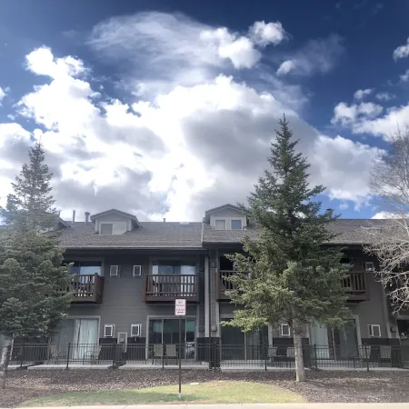 Amazing! Close to Everything! Immaculate FREE Shuttle HotTub Pool Trails!