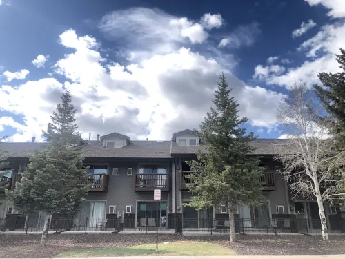 Amazing! Close to Everything! Immaculate FREE Shuttle HotTub Pool Trails!