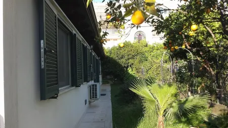 VILLA FRANCOIS a few meters from the main street of Torre Annunziata