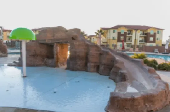 Beautiful Zion Village Townhome next to Clubhouse