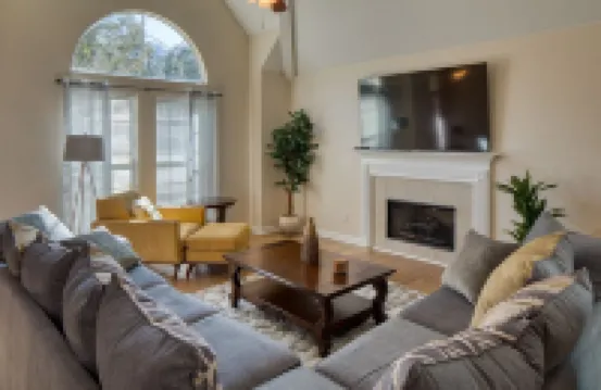 Large private 4 BR home near SAV airport with TV in every bedroom