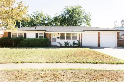 Game Room + Walk to Groceries - Central Location 7 Min to TTU!