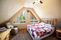 3 Story Cabin w/Spacious Deck