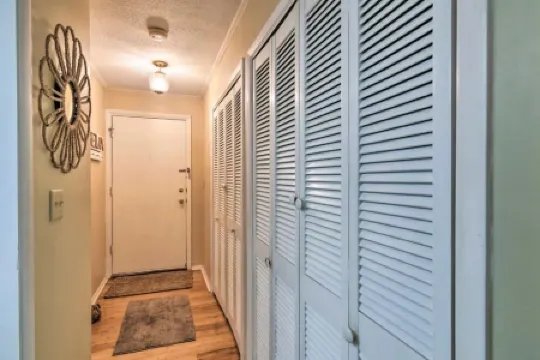 Diamondhead 1st Floor Condo w/Priv. Balcony Community Pool