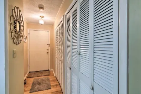 Diamondhead 1st Floor Condo w/Priv. Balcony Community Pool