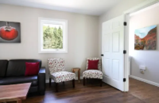 Inn at 84 Cortland: Cozy 1BR private entrance/bath