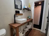 Beautiful Modern Farmhouse Studio Cottage! Hotels in Electra