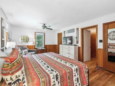 Downtown Helen House on 4 acres adjoining Unicoi State Park. Hikers Paradise!!!