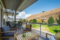 Beautifully Updated Crescent Bar Condo Free Golf