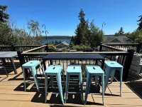 Harbor Vista On Par: Whidbey’s newest remodeled space with water views & hot-tub