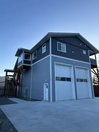 Eagle’s Nest River View. Newly constructed, walking distance to the Airport.