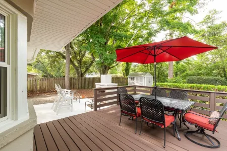 The Midtown Oasis at Winston, right in the center of Wilmington! Отели рядом с достопримечательностью «Университет Северная Каролина в Уилмингтон»