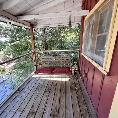 Romantic Cabin with Jetted Tub!  Minutes to Branson Landing and 76 Strip