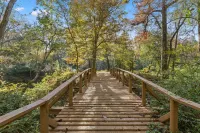 Breathtaking, Wooded River Retreat " Isle Of View"