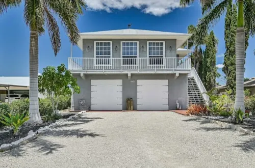 🐠Waterfront Island and Pool Dream Retreat!🐋