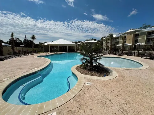 1st FL, 3-Bed Condo, Mins from Beach, Marshwalk, and Golf!