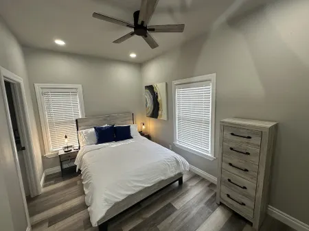 Pet friendly home; adjustable beds; near shopping and restaurants