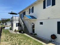 WATERFRONT! Bring Your Own Boat! Fits Large Families (2 Living Rooms, Sleeps 14)