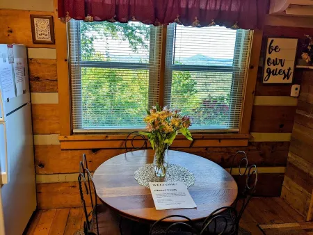 Walk to North Carolina's Stone Mountain State Park! Beautiful Waterfalls Отели в г. Трапхилл