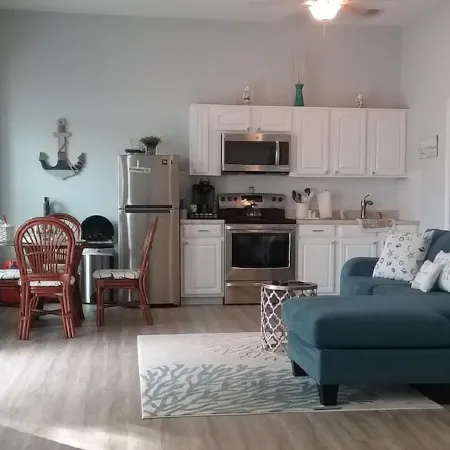 1ST STREET RETREAT UPDATED DOG FRIENDLY APARTMENT WITH FENCED IN YARD!!