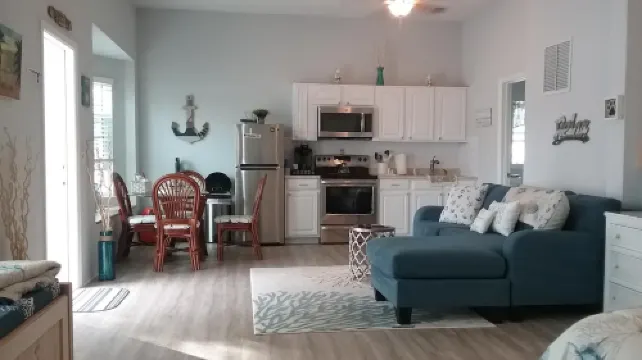 1ST STREET RETREAT UPDATED DOG FRIENDLY APARTMENT WITH FENCED IN YARD!!