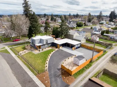 Welcome to the Safehouse! Modern remodeled 5 bedroom home in Tacoma duplex!