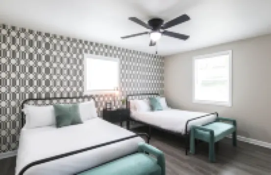The Cola White House: Sleeps 16 + 4 BDRM w/ Smart TV's + Theater + 7 mins to DT