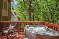 Cameo Tree Top Chalet - HOT TUB and Pet Friendly