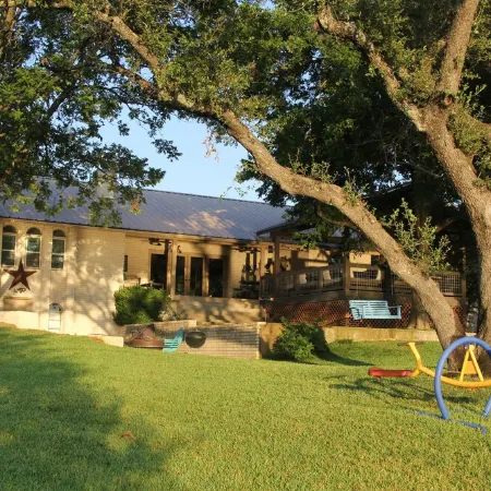 Lake & River Front! Huge-Fun Home:3300Sft-4Bath-Games,Kayaks,Canoe,View & Space!