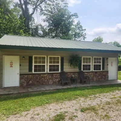 Hogan's Hideout Duplex #20 Jacuzzi Room is a relaxing, cozy room