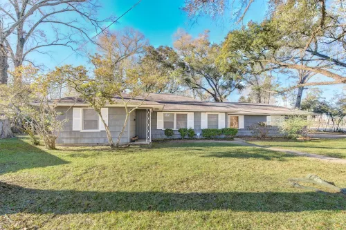 Workers Haven - Pet Friendly- Patio - Fiber Wi-Fi - King Bed Hotels in Beaumont