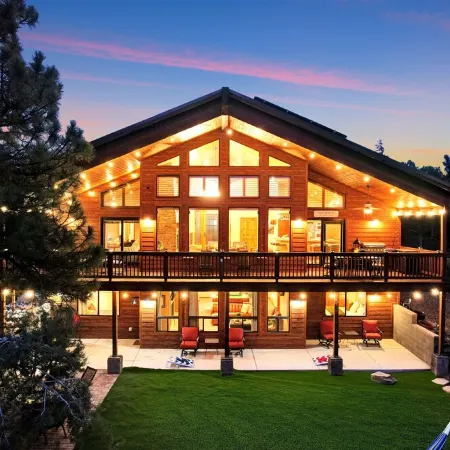 Designer Mountain Chalet • 1 Acre • Dual Primary Suites • Game Room • Sleeps 12